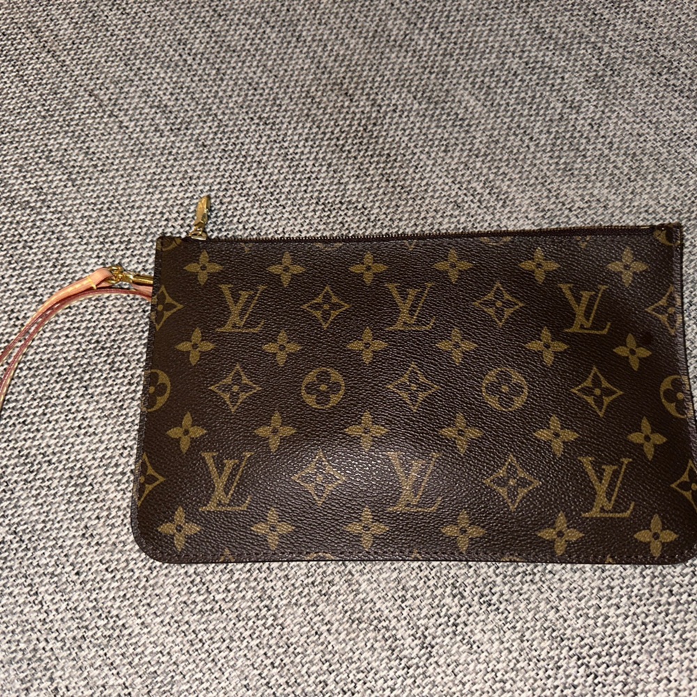 Neverfull pouch monogram